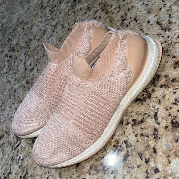 Adidas UltraBoost Laceless - Picture 4 of 9